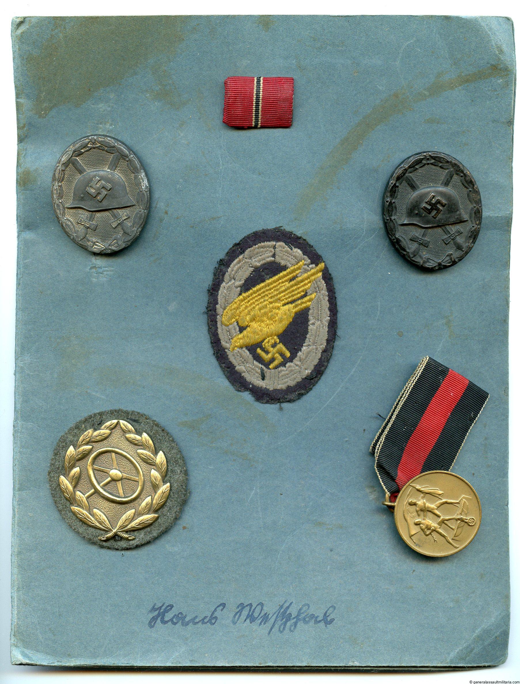 Small Fallschirmjäger badge lot